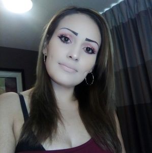 Meet your Posher, Aprilelle